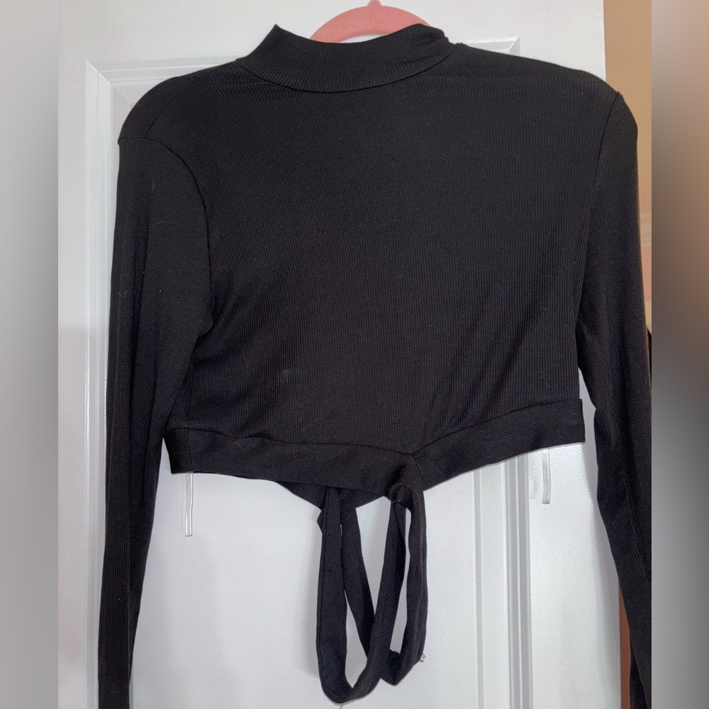 Black long sleeve crop top